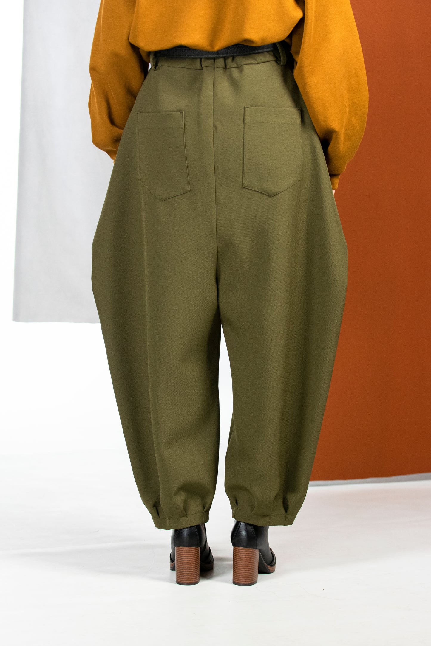 PANTALONE SAKURA VERDE OLIVA VEGAN