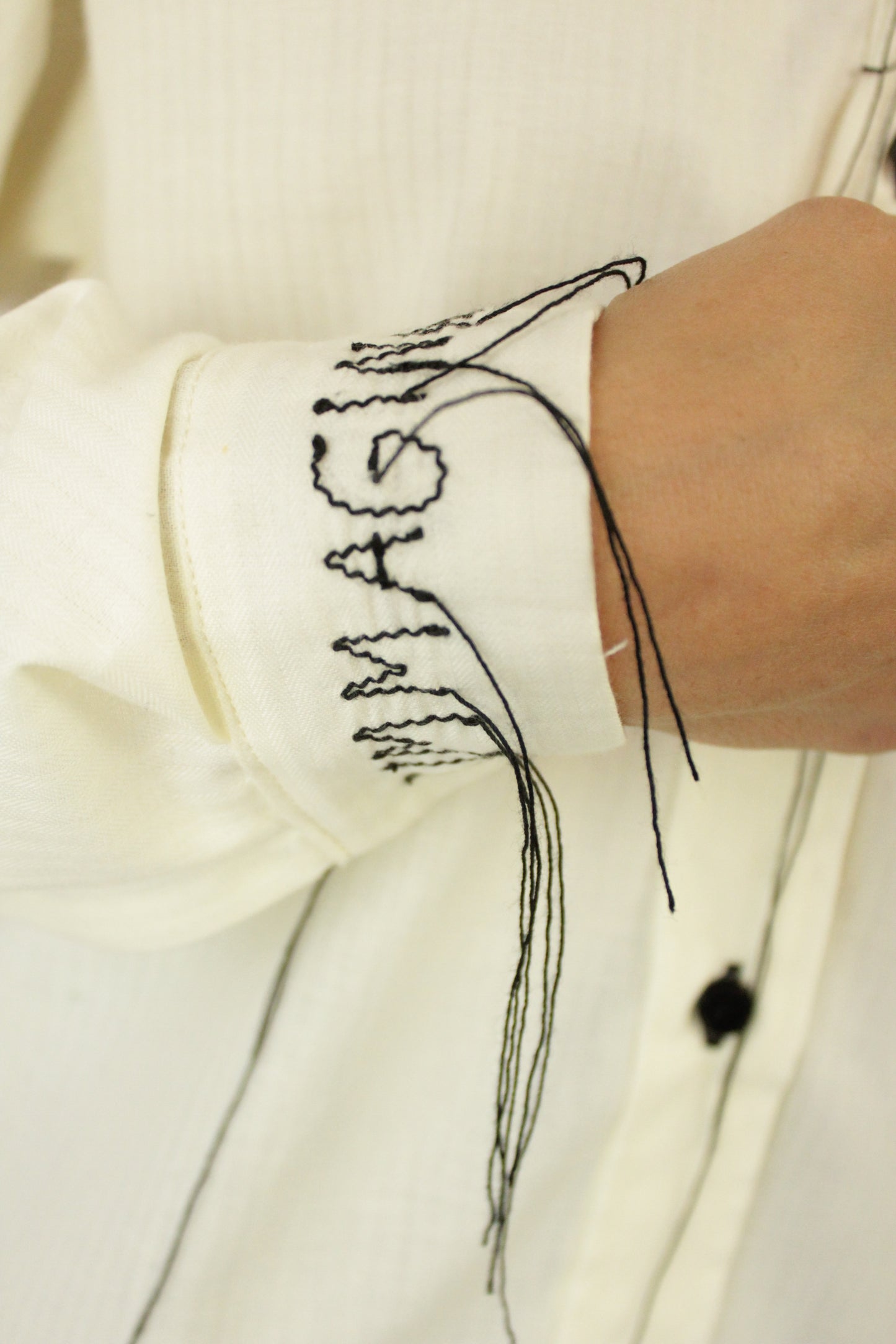 CAMICIA POESIA ASSIMMETRICA RICAMATA MANUALMENTE VEGAN